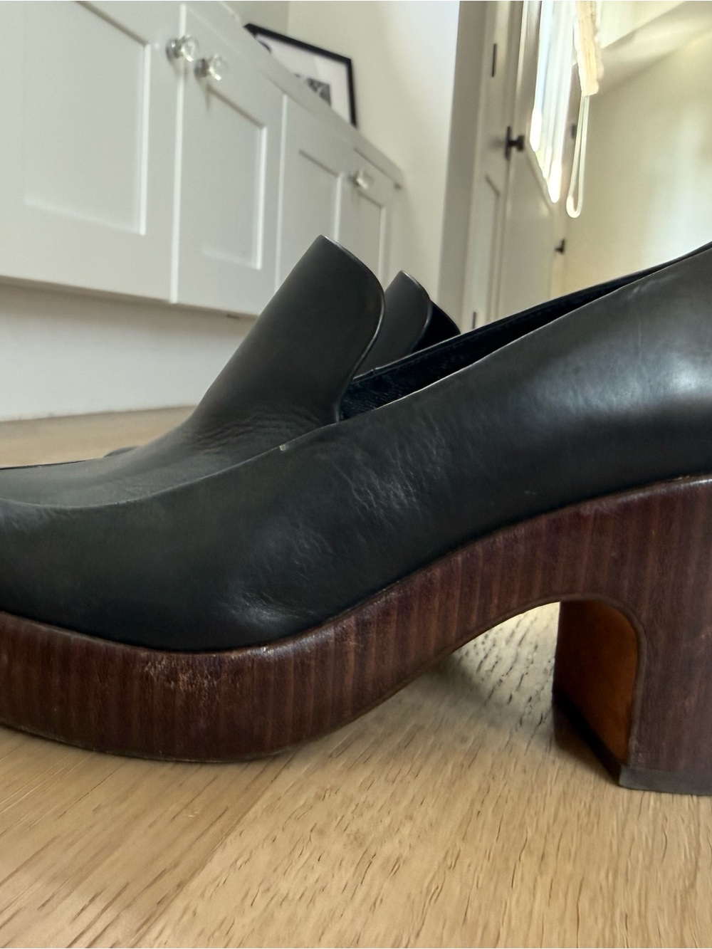 Vince Narissa Women's Black Leather Heeled Loafers Clogs Size 7 - Picture 6 of 9